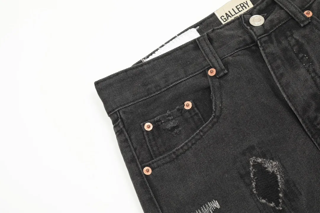 #8020 P246💰 GALLERY DEPT. Skull hand-stitched distressed distressed jeans - Original purchased and patterned to truly restore the ultimate vintage texture - Original hardware accessories, washed and other elevators, QR code analysis are all purchased from the original factory, high degree of restoration, you are welcome to compare with a certain product~ - Three-dimensional version Loose and comfortable, not picky about the figure, tall and slim, factory Seiko, original factory quality control, same style for men and women, can be matched with couples, versatile recommendation Essential jeans for all seasons Color: Distressed Black Size: S-XXL (28-36)